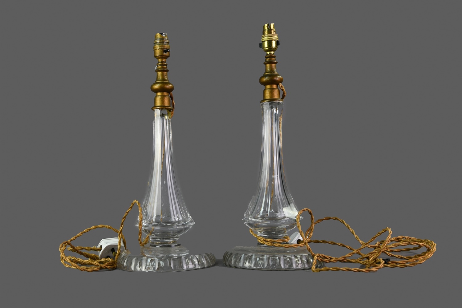 A PAIR OF 20TH CENTURY CUT GLASS TABLE LAMPS