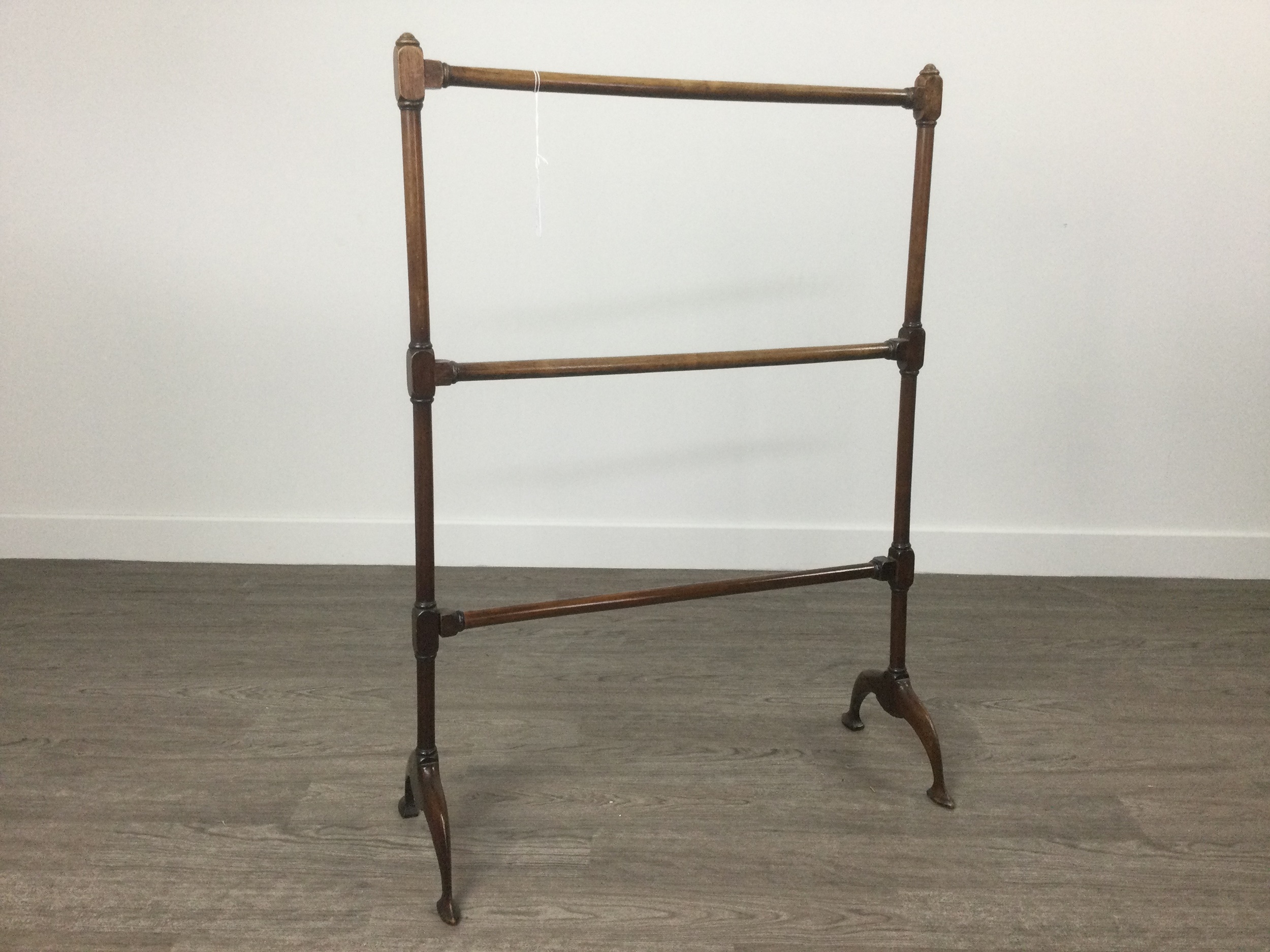 A VICTORIAN MAHOGANY TOWEL RAIL