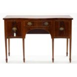 AN EDWARDIAN SERPENTINE MAHOGANY SIDEBOARD, C1910, CROSSBANDED IN SATINWOOD AND LINE INLAID, ON