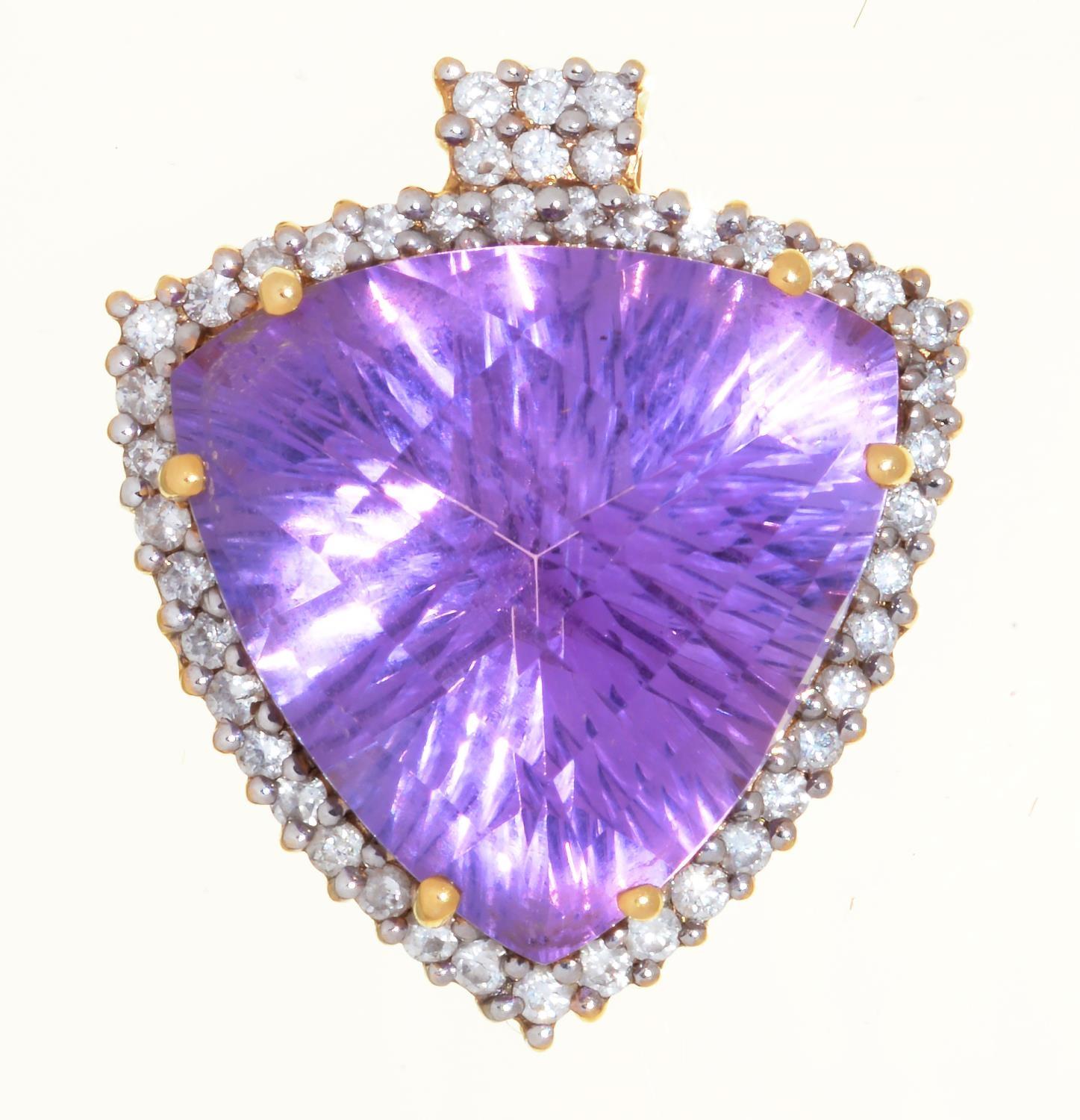 A TRIANGULAR BRIOLETTE AMETHYST AND DIAMOND PENDANT, 21ST CENTURY, IN 18CT GOLD, 19 X 21MM, 5.8G