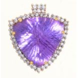 A TRIANGULAR BRIOLETTE AMETHYST AND DIAMOND PENDANT, 21ST CENTURY, IN 18CT GOLD, 19 X 21MM, 5.8G