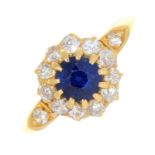 A SAPPHIRE AND DIAMOND CLUSTER RING, EARLY 20TH C, WITH DIAMOND SHOULDERS, IN 18CT GOLD, MARKS