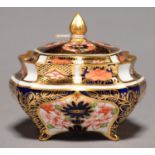 A ROYAL CROWN DERBY SHAPED SQUARE IMARI PATTERN BOX AND COVER, 1913, 70MM H, PRINTED MARK Wear to