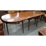 A GEORGE IV MAHOGANY DINING TABLE, EARLY 19TH C, ON TWELVE SLENDER RING TURNED TAPERING LEGS AND