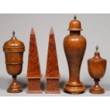 A PAIR OF YEW WOOD VENEERED OBILISKS, 46CM H, LATE 20TH C AND FOUR TURNED WOOD URNS OR VASE LAMPS IN