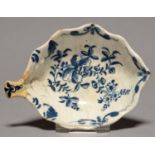 A LOWESTOFT BLUE AND WHITE PICKLE DISH, C1770, MOULDED WITH VEINS, A LEAF AND TWO BERRIES, PAINTED