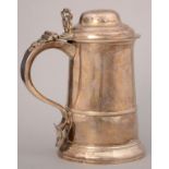 A GEORGE III SILVER TANKARD WITH REEDED GIRDLE, PIERCED THUMBPIECE AND HEART TERMINAL, 19.5CM H,