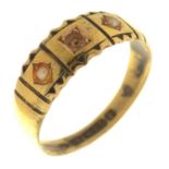 A VICTORIAN SPLIT PEARL RING, GIPSY SET IN 15CT GOLD, CHESTER 1888, 2.2G,  SIZE M Central stone