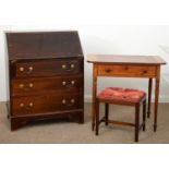 A VICTORIAN MAHOGANY SIDE TABLE ON TURNED LEGS, 71CM H; 78 X 49CM, A MAHOGANY STOOL, 40CM H AND AN