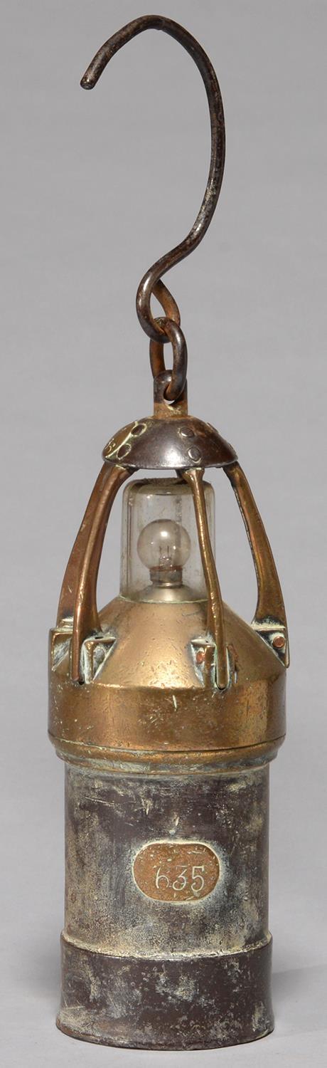 AN EARLY ELECTRIC BRASS AND STEEL MINER'S SAFETY LAMP, SECOND QUARTER 20TH C, 29CM H EXCLUDING HOOP,