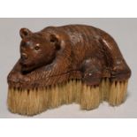 A SWISS CARVED LIMEWOOD BEAR CUB NOVELTY BRUSH, EARLY 20TH C, WITH BLACK BOOT BUTTON EYES, 11CM L