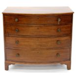 A GEORGE III BOW FRONTED MAHOGANY CHEST OF DRAWERS, EARLY 19TH C, WITH BRASS KNOBS, ON BRACKET FEET,