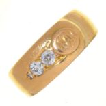 AN EDWARDIAN DIAMOND SIGNET RING, WITH THREE GRADUATED OLD CUT DIAMONDS, IN 18CT GOLD, CHESTER 1901,