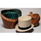 A VICTORIAN LEATHER HAT BUCKET WITH BRASS LOCK, C1900, WITH DETACHABLE PADDED GREEN SILK LINER AND A