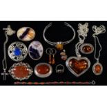 MISCELLANEOUS BLUE JOHN, LAPIS LAZULI, AMBER AND OTHER  SILVER MOUNTED BROOCHES AND JEWELLERY, MID