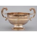 A GEORGE V SILVER TROPHY CUP WITH FLYING SCROLL HANDLES, 15CM H, BY C S GREEN AND CO, BIRMINGHAM