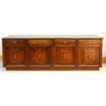 A MAHOGANY DRESSER, 20TH C, FITTED WITH FOUR MOULDED DRAWERS ABOVE CONFORMING DOORS WITH BRASS