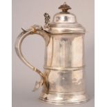 A GEORGE III SILVER TANKARD WITH DOMED LID AND REEDED GIRDLE, THE TAPERING HANDLE WITH PIERCED
