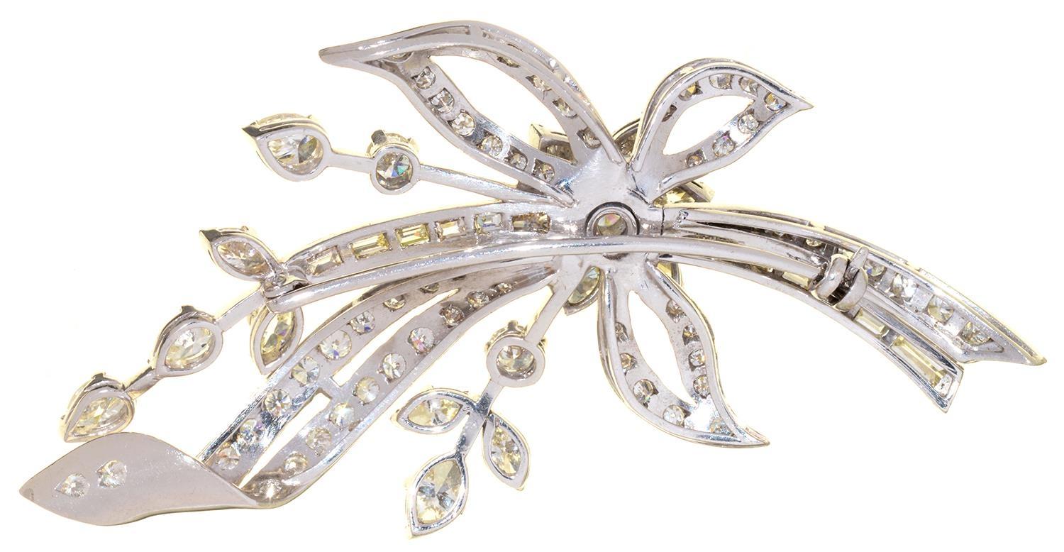 A DIAMOND SPRAY BROOCH, LATE 20TH CENTURY, WITH PEAR SHAPED NAVETTE, BAGUETTE AND ROUND BRILLIANT - Image 2 of 2