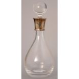 AN ELIZABETH II SILVER MOUNTED GLASS BALUSTER DECANTER AND STOPPER, 32CM H, MAKER R AND D, SHEFFIELD