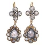 A PAIR OF GEORGIAN DIAMOND PENDANT EARRINGS,LATE 18TH/EARLY 19TH C, THE PEAR SHAPED DROP CENTRED