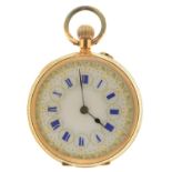 A SWISS GOLD KEYLESS CYLINDER LADY'S WATCH, EARLY 20TH C, WITH ENAMEL DIAL, IN ENGRAVED CASE WITH