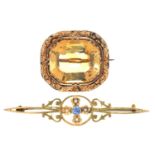 A VICTORIAN CITRINE BROOCH, MID 19TH C, IN CHASED GOLD MOUNT, 31 X 24MM AND A LATE VICTORIAN
