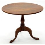 A GEORGE III OAK TRIPOD TABLE, EARLY 19TH C, THE ROUND TOP ON BALUSTER PILLAR, 67CM H; 81CM DIAM