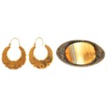 A PAIR OF 9CT GOLD HOOP EARRINGS, 51MM DIAM, LONDON 1982, 4.9G  AND AN AGATE SET CAST SILVER