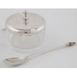 AN ELIZABETH II SILVER PRESERVE STAND, COVER AND GLASS JAR, STAND 13.5CM DIA, BY VICTORIA SILVERWARE