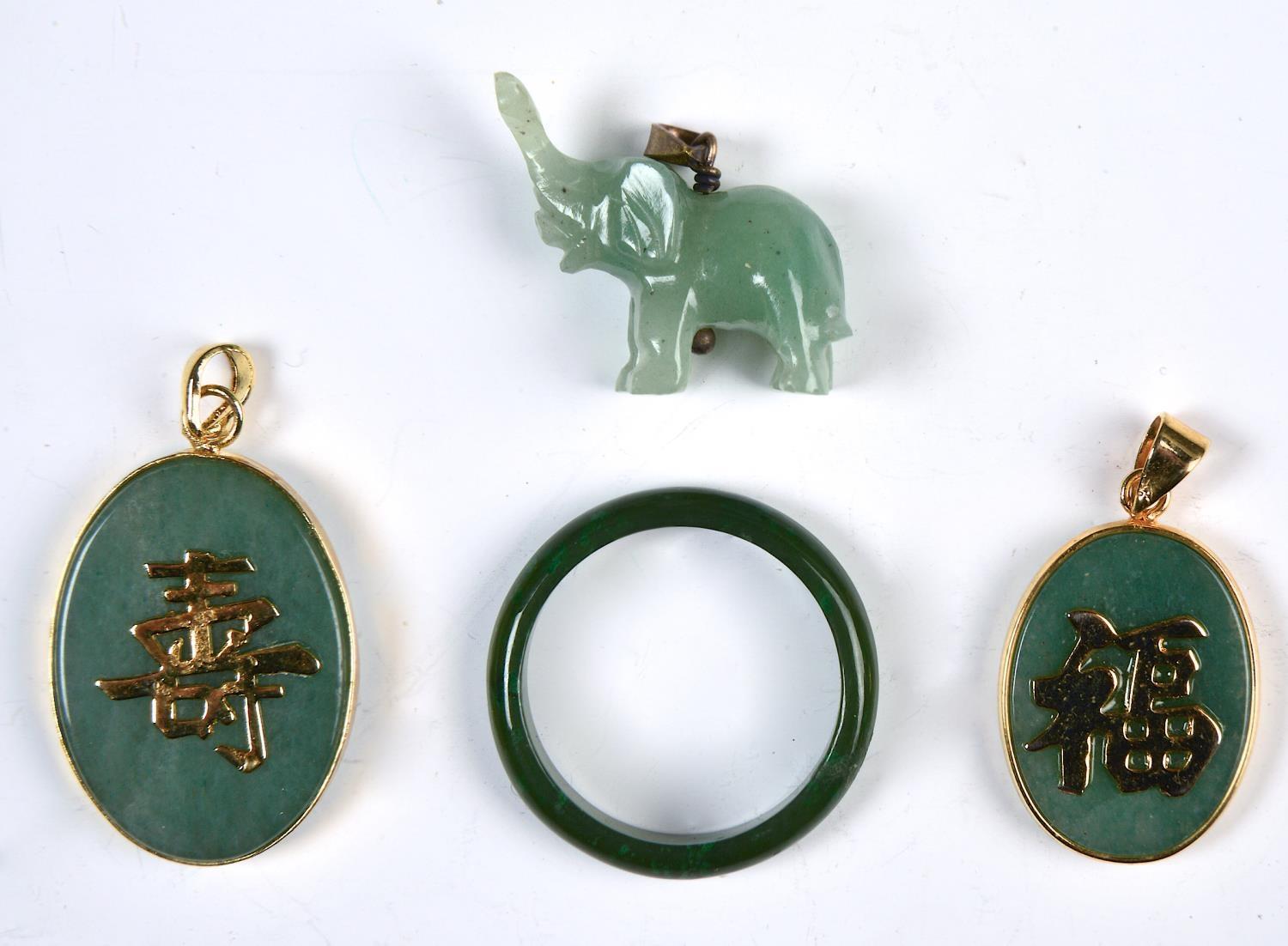 TWO CHINESE GOLD MOUNTED JADE DOUBLE SIDED PENDANTS, A JADE ELEPHANT CHARM AND A NEPHRITE RING, , - Bild 2 aus 3