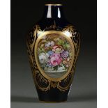 A FRENCH PORCELAIN SHOULDERED OVIFORM VASE, EARLY 20TH C, PAINTED TO EITHER SIDE IN DERBY STYLE,
