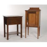 AN EDWARDIAN INLAID MAHOGANY BEDSIDE CUPBOARD WITH SHAPED UPSTAND, BARBER POLE STRUNG THROUGHOUT,