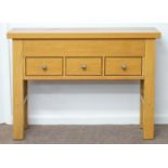 A MODERN LIGHT OAK SIDEBOARD, 87CM H; 122 X 35CM