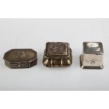 AN AMERICAN SILVER RING BOX, EARLY 20TH C, 35MM H, MARKED STERLING, A CUSHION SHAPED SILVER COMFIT