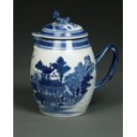 A CHINESE BLUE AND WHITE BARREL SHAPED CIDER JUG AND COVER, LATE 18TH C, WITH ENTWINED HANDLE, THE