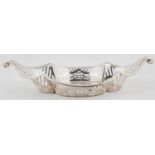 AN EDWARDIAN PIERCED SILVER DISH WITH OVER SCROLLED HANDLES, 33CM L, BY SIBRAY, HALL & CO LIMITED,