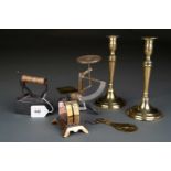 A PAIR OF GEORGE III BRASS CANDLESTICKS, EARLY 19TH C, 21.5CM H, A BRASS AND BLACK PAINTED IRON