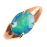 A BLACK OPAL DOUBLET RING IN 9CT GOLD, BIRMINGHAM 1970, 2.8G, SIZE P Good condition