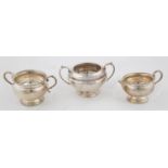 A GEORGE V CREAM JUG AND MATCHING SUGAR BOWL WITH MOULDED RIM, BOWL 80MM H, BY HOLLAND, ALDWINCKLE