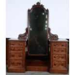 A VICTORIAN MAHOGANY DRESSING TABLE, THE ARCHED MIRROR PLATE WITHIN MOULDED FRAME SUPPORTED ON A