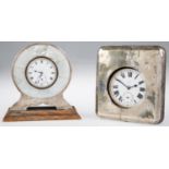 A SILVER, MOTHER OF PEARL AND OAK MANTEL TIMEPIECE, 11.5CM H, MARKS RUBBED AND A SILVER CASED NICKEL