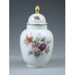 A BERLIN JAR AND COVER, 20TH C, BOLDLY PAINTED IN BRIGHT ENAMELS WITH A LOOSE BOUQUET AND