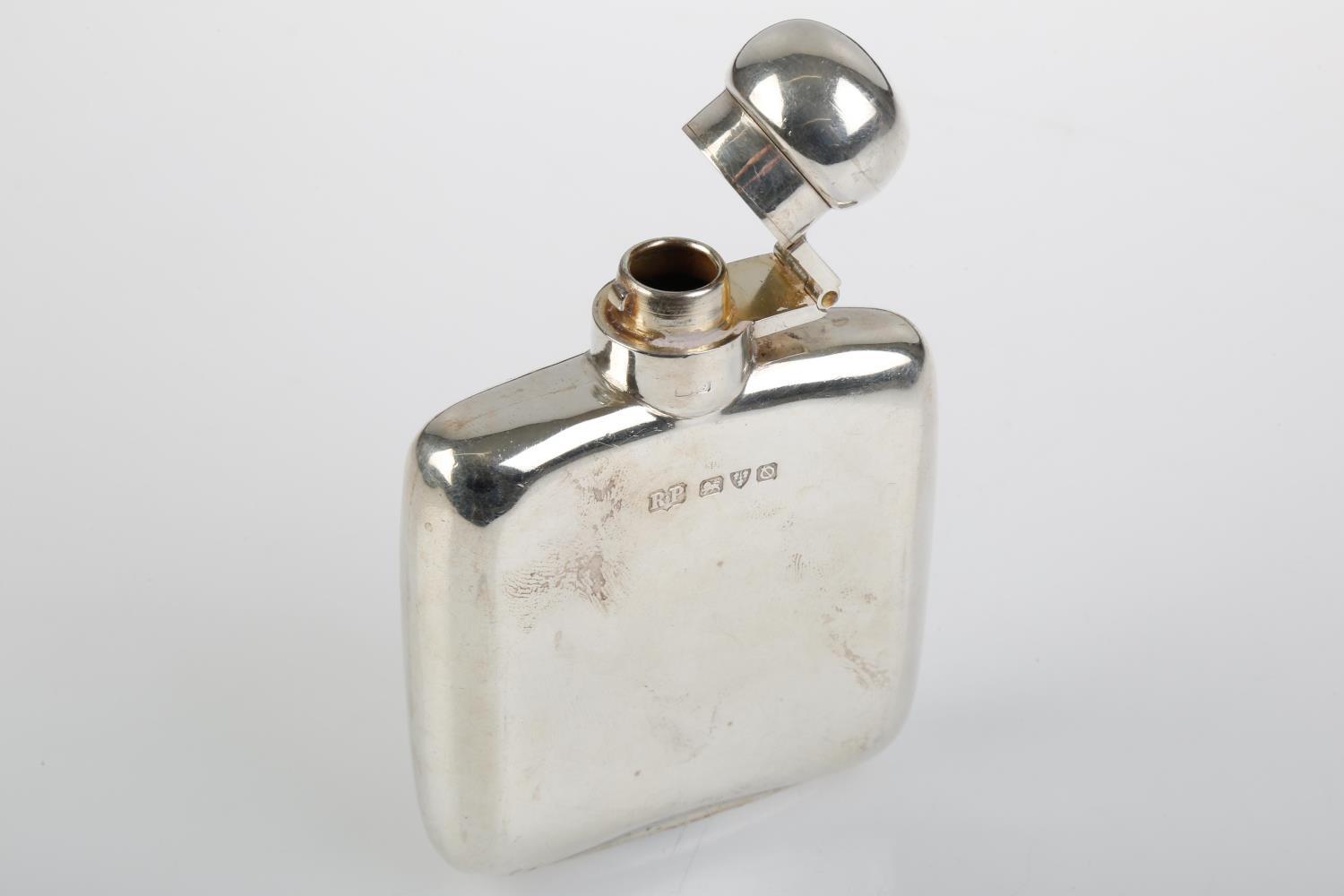 A GEORGE VI SILVER HIP FLASK, 97MM H, BY ROBERT PRINGLE AND SONS, CHESTER 1939, 2OZS 8DWTS Small