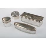 AN EDWARDIAN SILVER TRINKET BOX AND DIE STAMPED COVER, 43MM DIA, BY SYNYER AND BEDDOES, BIRMINGHAM