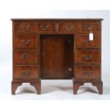 A REPRODUCTION MAHOGANY KNEEHOLE DESK, LATE 20TH C, IN GEORGE III STYLE, THE RECTANGULAR TOP WITH