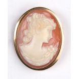 A CAMEO BROOCH PENDANT, 20TH C, CARVED WITH THE HEAD OF A LADY, 33 X 26MM, MARKED 750, 6G Good