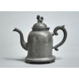 A CHINESE PEWTER TEAPOT, 19TH C, OF BELL SHAPE WITH DOMED LID AND DOG OF FO FINIAL, THE BODY