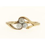 A THREE STONE DIAMOND CLUSTER RING, WITH OLD CUT DIAMONDS, IN GOLD MARKED 18CT, 2.6G, SIZE O