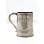 A VICTORIAN SILVER MUG, TAPERED CYLINDRICAL WITH REEDED BANDS AND ANGULAR HANDLE, 11.5CM H, BY H J